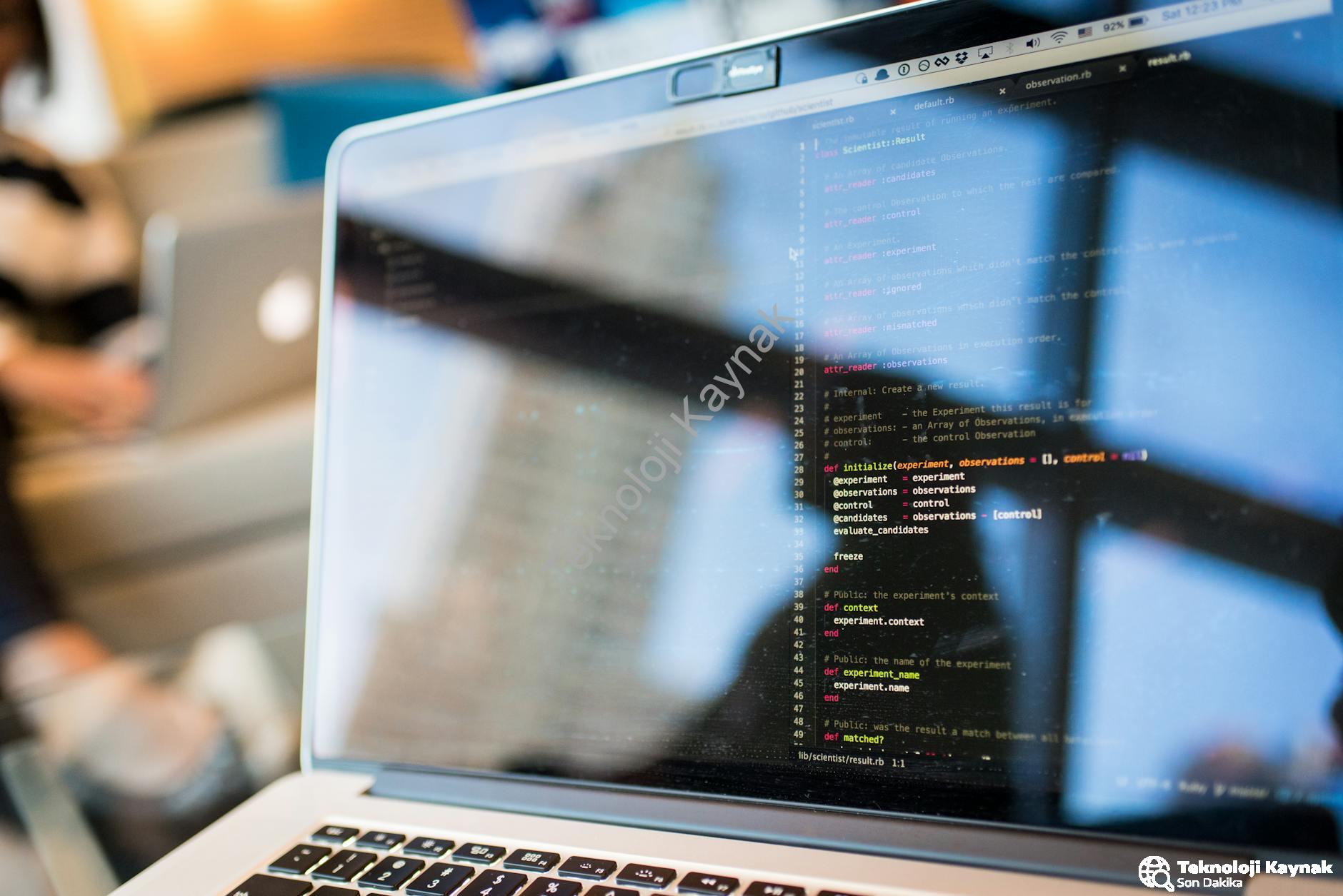 Python Eğitimi: Sizi Bir Adım Öne Taşıyor